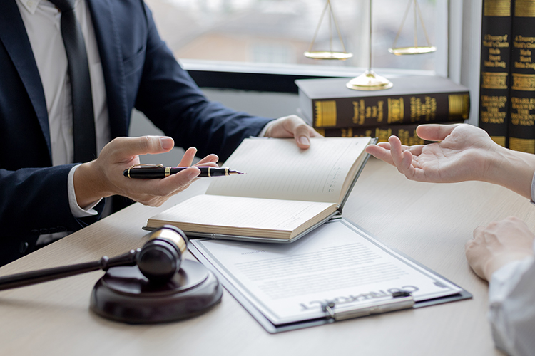 法務｜複雑な契約・賃貸借・相続にも強い